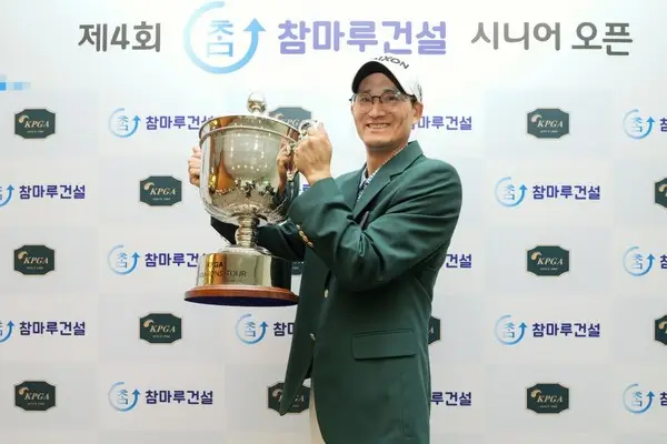 ‘독학 골퍼’ 신광철, ‘제4회 참마루건설 시니어오픈’서 연장 접전 끝 데뷔 첫 승