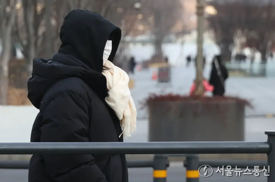 [오늘 날씨] 중부 중심 아침 -10도 안팎 '강추위'…빙판길·도로살얼음 주의