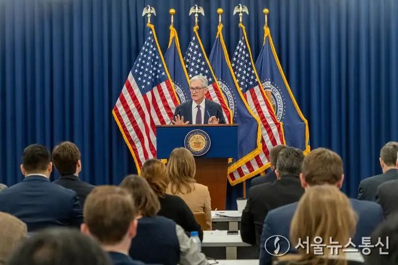 파월 "통화정책, 미리 정해진 경로 없다…매 회의 결정"