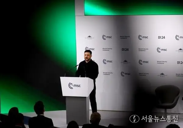 [국제] 젤렌스키 "차기 대선 출마 여부 미정"