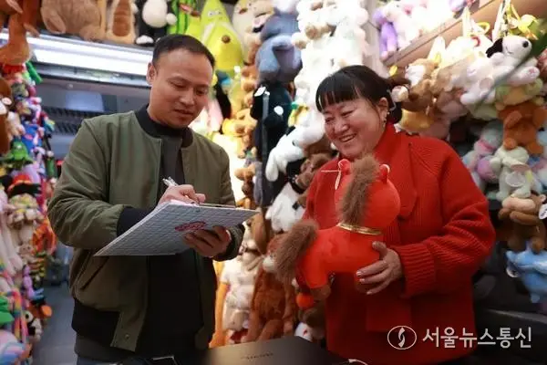 [경제+] 매일 5개 신상 출시…中 이우, 신속한 트렌드 포착으로 글로벌 수요 '정조준'