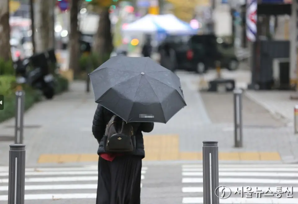 [오늘 날씨] 수도권 등 전국 밤부터 전국 비·눈…서울 낮 14도