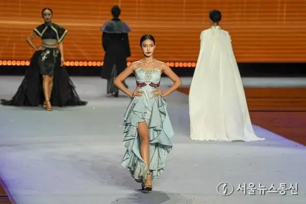 [경제+] 中 국산 트렌드 의류, 런웨이를 넘어 국제 패션까지 영향력 'UP'