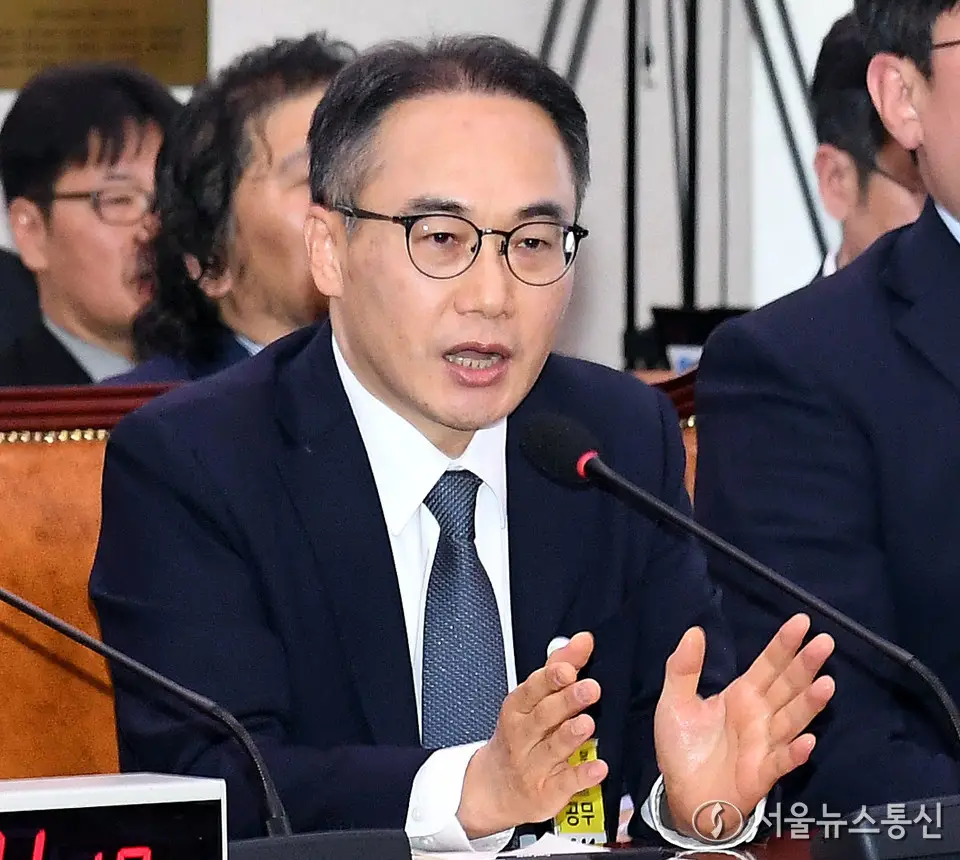 답변하는 이원석 전 검찰총장