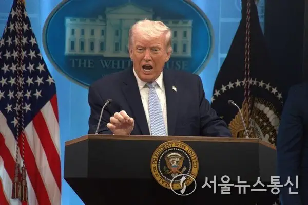 이란 호르무즈 전면 개방에 트럼프 "고맙다"