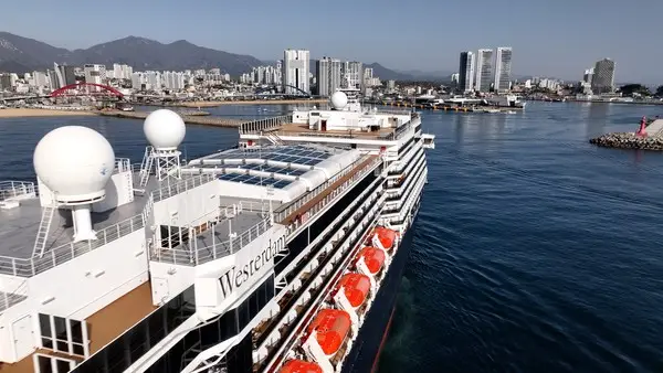 2026년 첫 속초항 크루즈 '웨스테르담호' 입항