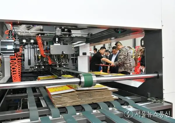 [사진] 中 종이박스포장기계 박람회 찾은 바이어