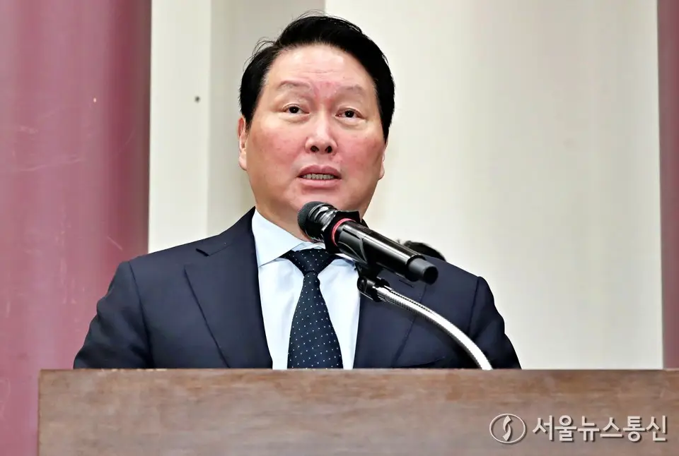 최태원 회장, AI 패권 경쟁 속 성장 전략 강연