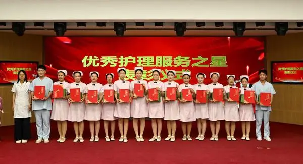 [사진] 中 베이징, 국제 간호사의 날 앞두고 축하 행사 열려