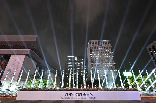 광화문광장에 ‘감사의 정원’ 완공…참전 23개국 연대와 평화 의미 담았다