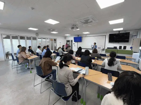 인천시, 외국인 납부 안내 편의 높인다… 다국어 지방세 안내 리플릿 배포
