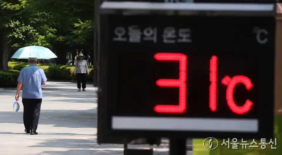 때이른 폭염에 온열질환 비상…고령층 사망 위험 커졌다