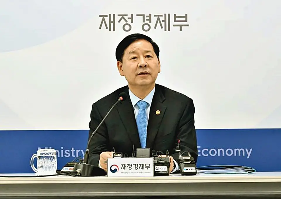 구윤철 재정경제부 장관, '긴급 시장상황점검회의' 개최…"韓 경제 펜더멘털, 대외신인도 견고"