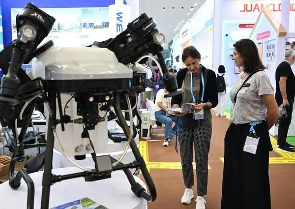 [경제] 논밭 누비는 드론…中 장시 푸저우, 저고도 경제 도약