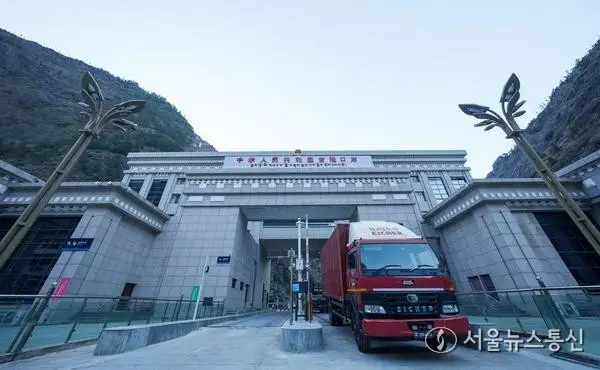[경제] 올 1~5월 中 시짱 통상구, 수출입 화물 운송량 10만t 넘어