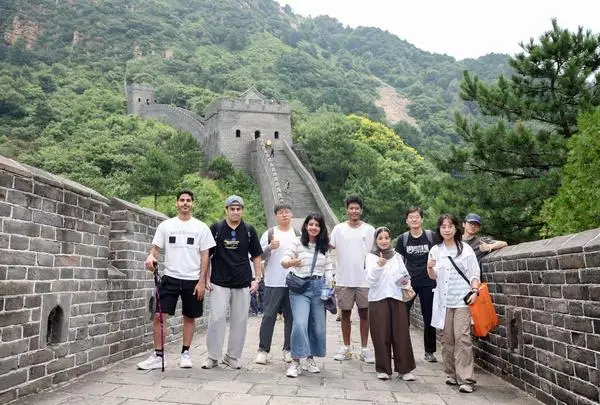 [사진] 황야관 만리장성 둘러보는 사우디 학생들