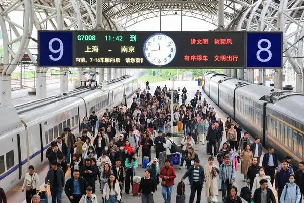 [경제] 中 상반기 철도 여객 운송량 23억 명 넘어…동기 기준 역대 최고치