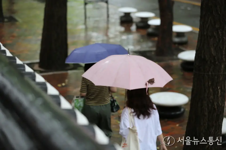 [오늘 날씨] 전국 흐리고 곳곳 '비'…낮 최고 32도