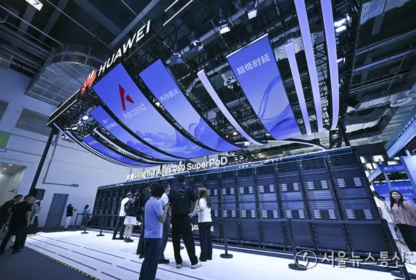 [테크] 中 상하이 WAIC, 1천100여 개 기업 집결…AI가 바꾸는 산업의 미래