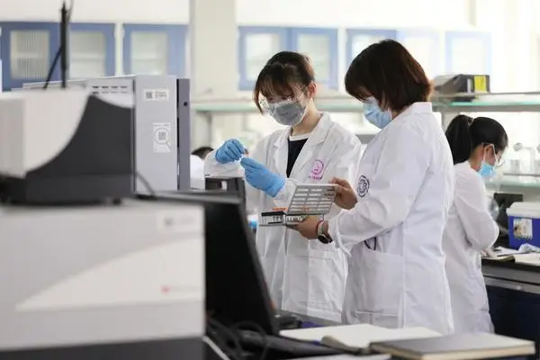 [경제] 中, 상반기 혁신약 80% 이상 자체 개발…제약사 실적 개선 '뚜렷'
