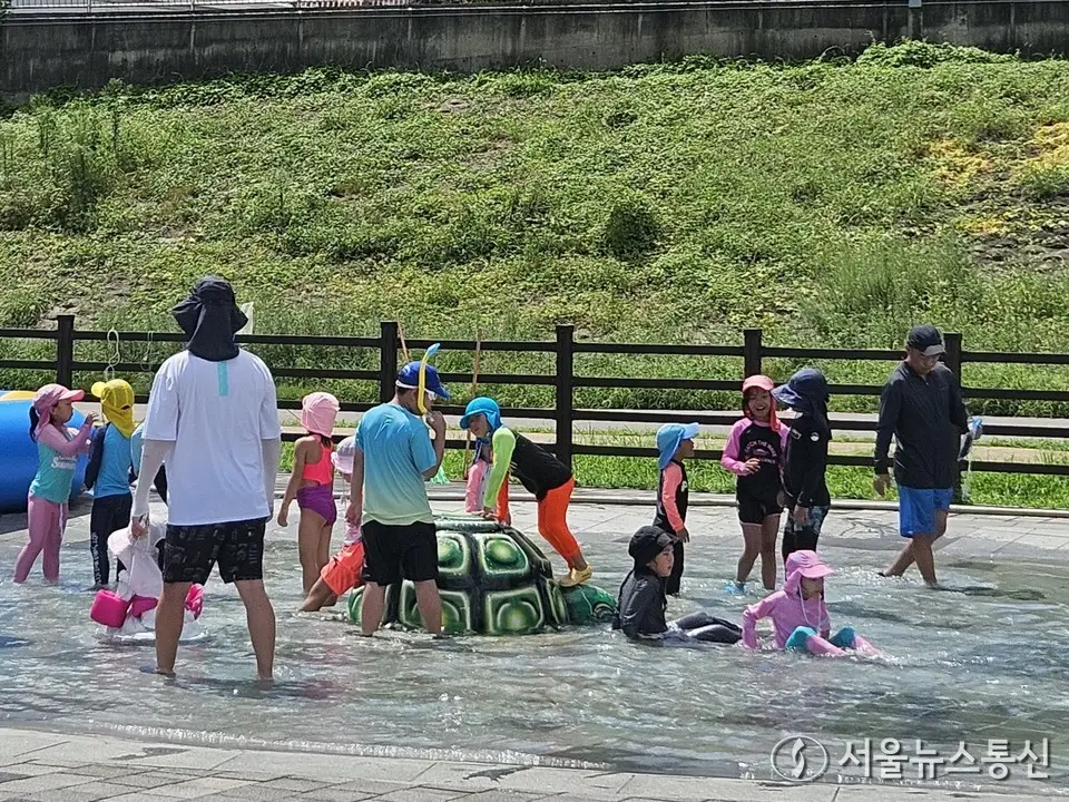 [내일 날씨] 전국 '폭염특보'…남부 요란한 '소나기'