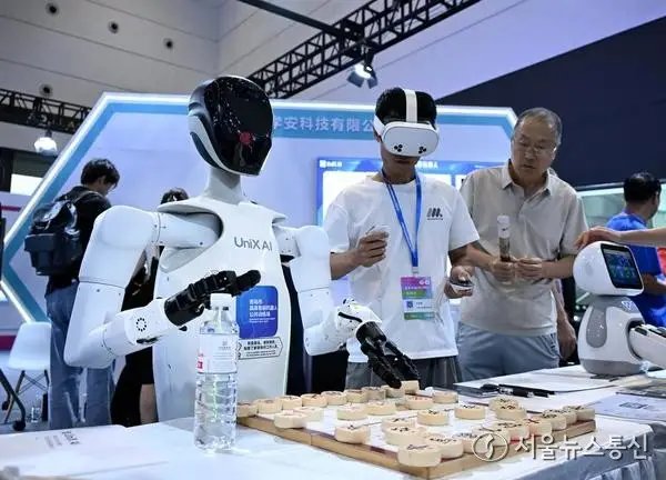 [사진] 로봇과 바둑 한판…'2026 CICE' 현장