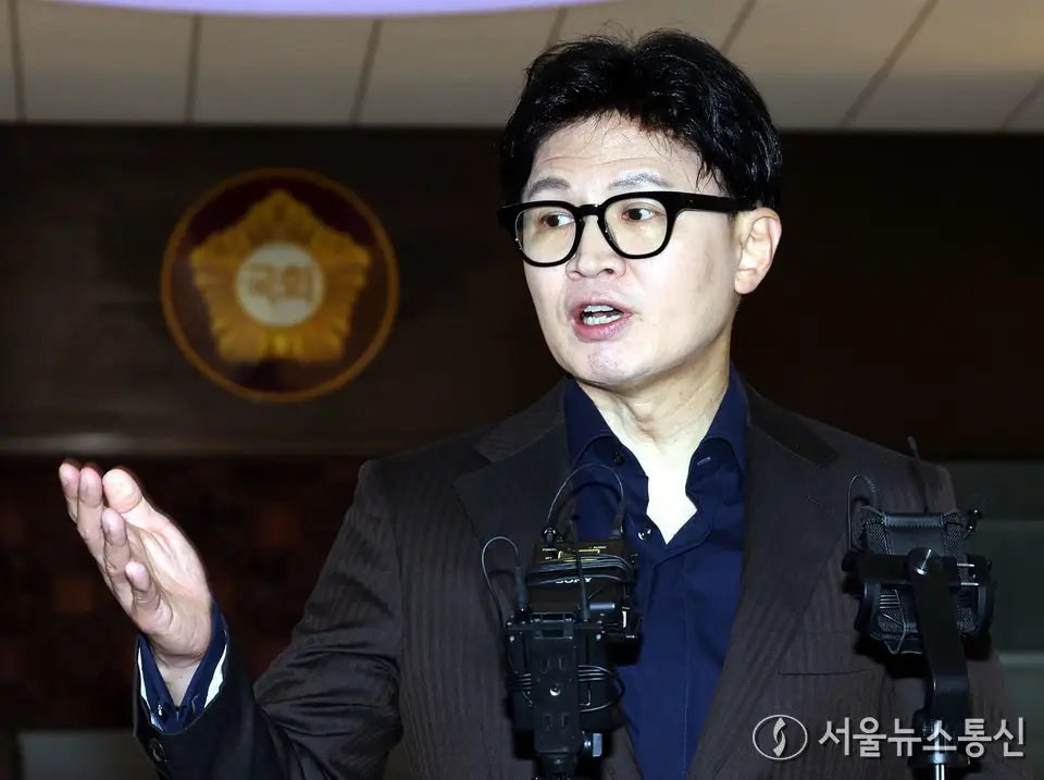 총리실, '한동훈 회견서 일반인 행세' 공무원에 엄중 경고… "사찰·지시는 무근"