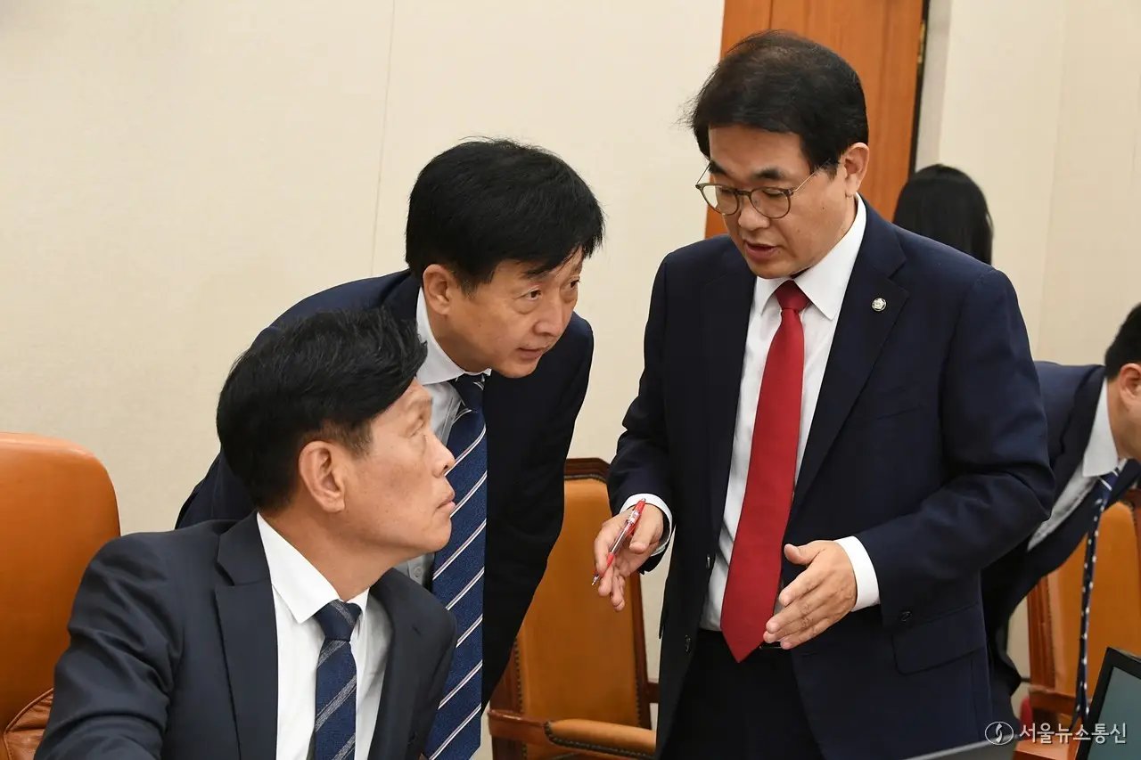 재정경제기획위원회, 법률안·청원 상정 및 국정감사 증인·참고인 채택