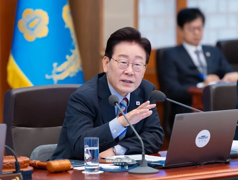 李대통령 "SNS, 국민과의 직접 소통통로…왜곡·공격 심할수록 국민에 기대야"