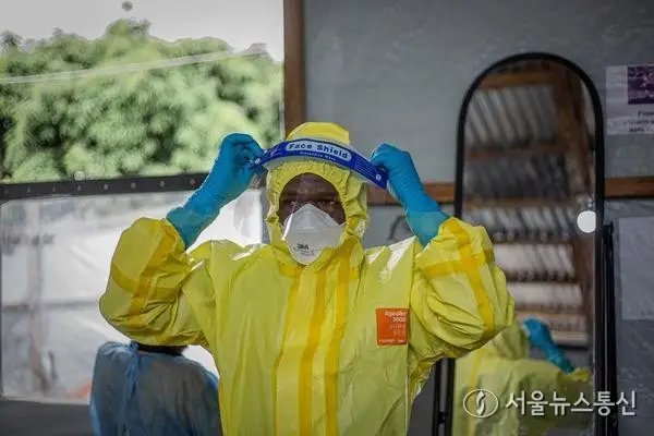 [국제] 민주콩고, 에볼라 누적 확진자 9천 명 넘어…백신 임상 막바지