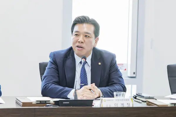 이계철 의장 "자문위원들의 의견이 실제 의정활동에 반영될 수 있도록 적극 뒷받침하겠다"