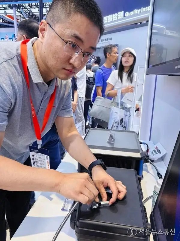 [테크] AI·로봇이 바꾸는 제조업…중국국제공업박람회 빛낸 中 첨단 기술